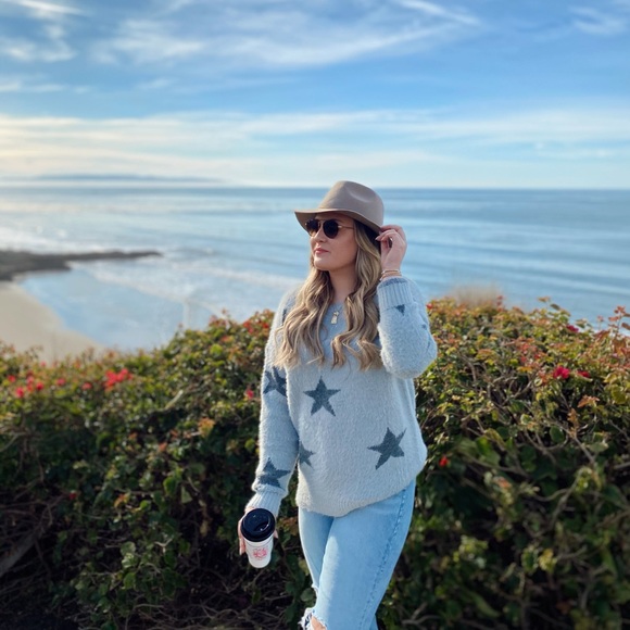 MEET YOUR SELLER ♡ - Picture 4 of 10